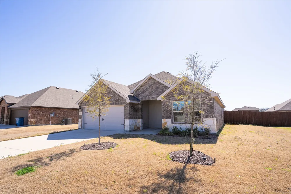 1833 Pecan Valley Drive Kaufman, TX 75142