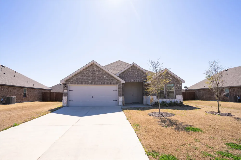 1833 Pecan Valley Drive Kaufman, TX 75142