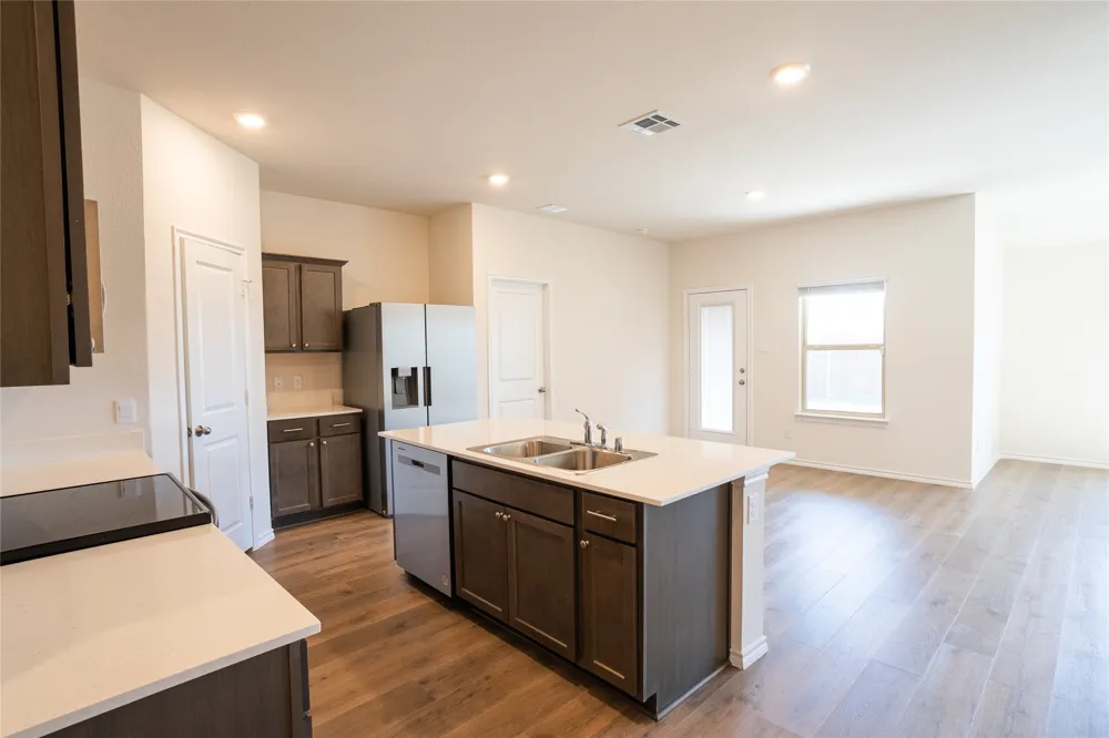 1833 Pecan Valley Drive Kaufman, TX 75142