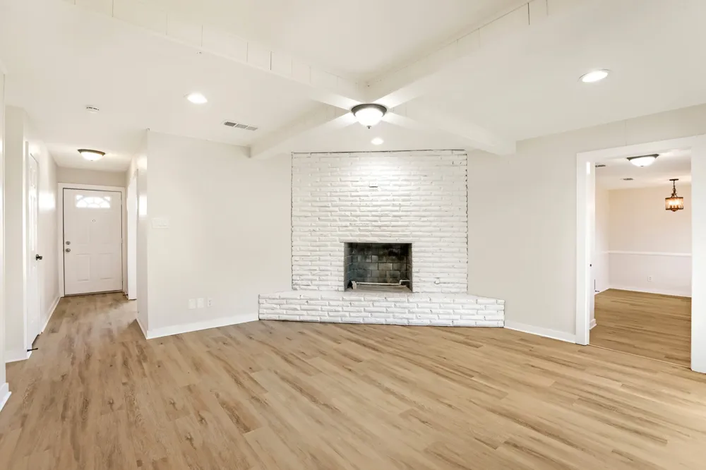 821 Oakwood Avenue Hurst, TX 76053