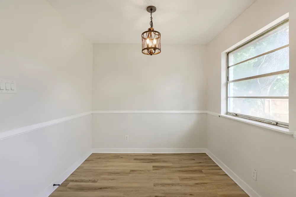 821 Oakwood Avenue Hurst, TX 76053