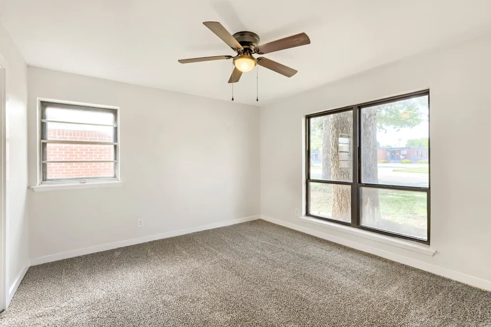 821 Oakwood Avenue Hurst, TX 76053