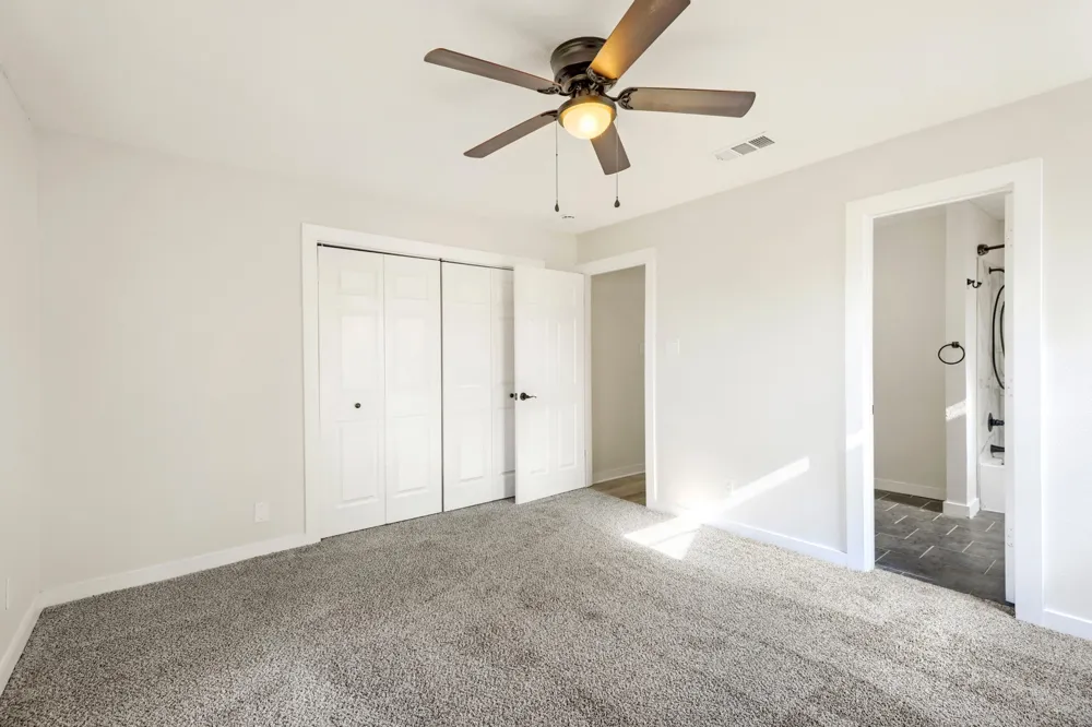821 Oakwood Avenue Hurst, TX 76053