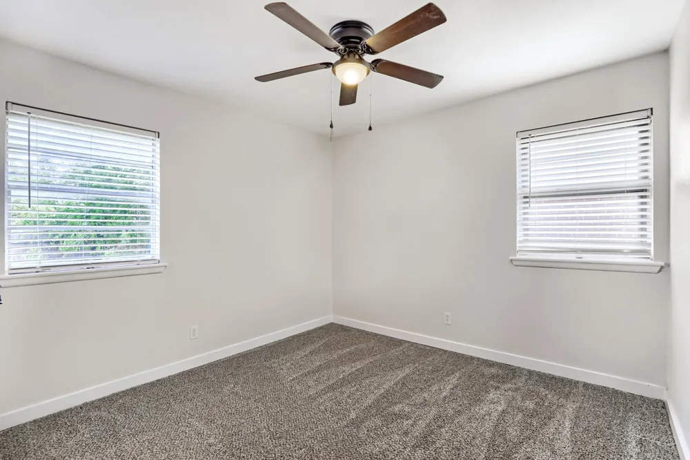 821 Oakwood Avenue Hurst, TX 76053