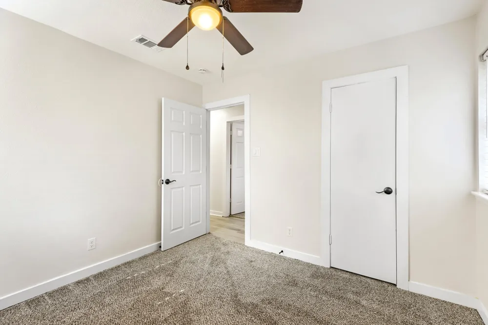 821 Oakwood Avenue Hurst, TX 76053