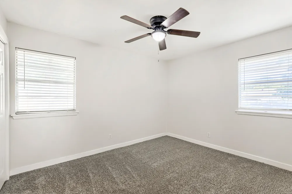 821 Oakwood Avenue Hurst, TX 76053