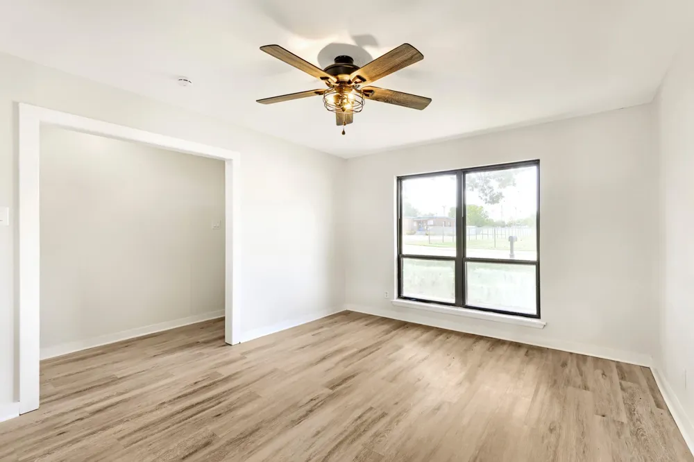821 Oakwood Avenue Hurst, TX 76053