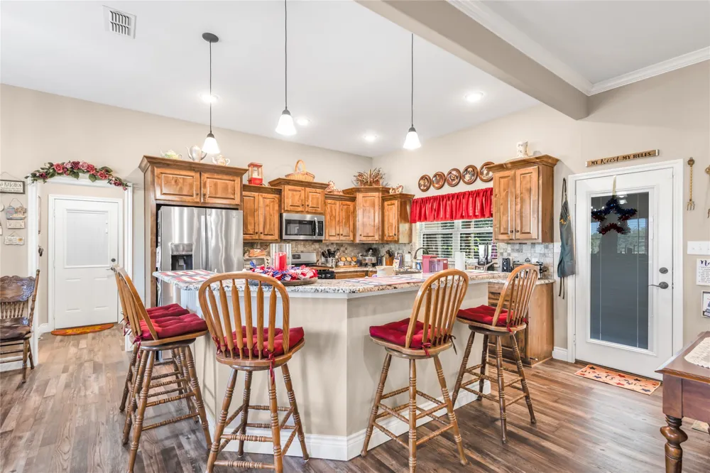 530 Rs County Road 4269 Emory, TX 75440