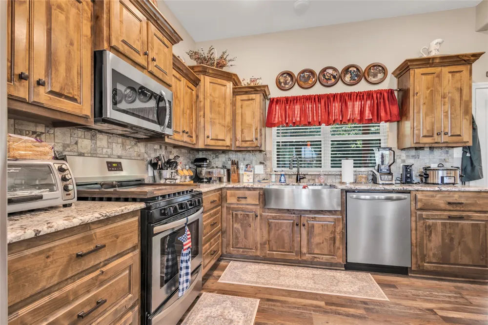 530 Rs County Road 4269 Emory, TX 75440