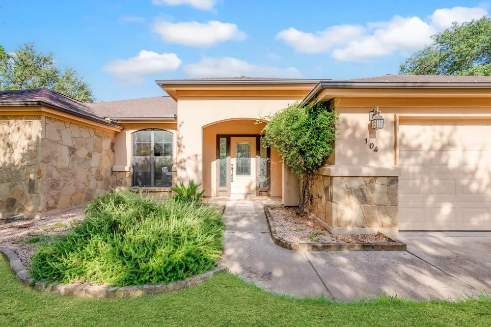 104 Cowal Drive Spicewood, TX 78669