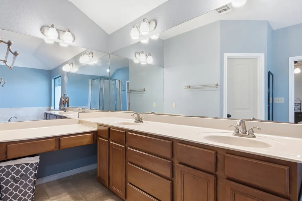 104 Cowal Drive Spicewood, TX 78669