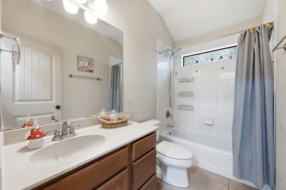 104 Cowal Drive Spicewood, TX 78669