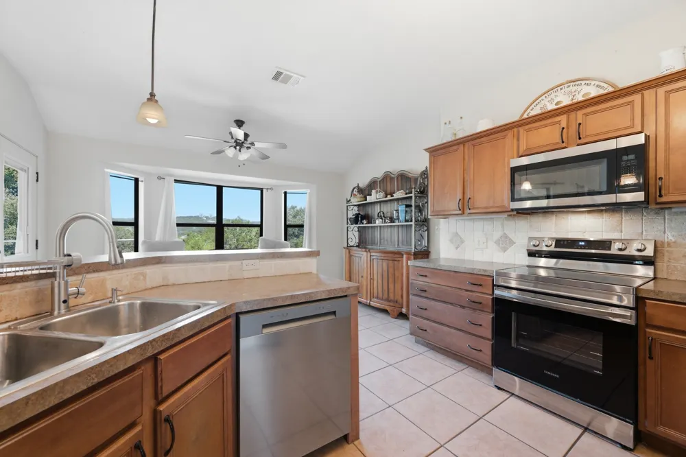 104 Cowal Drive Spicewood, TX 78669