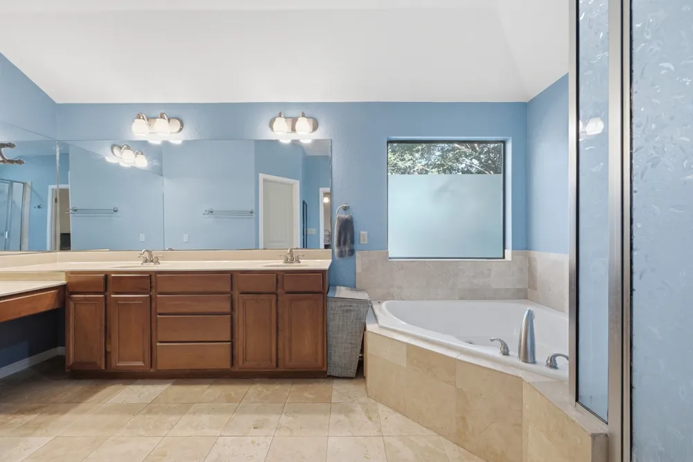 104 Cowal Drive Spicewood, TX 78669