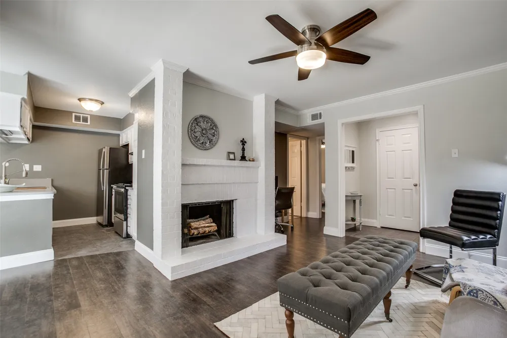 16301 Ledgemont Lane #202 Addison, TX 75001