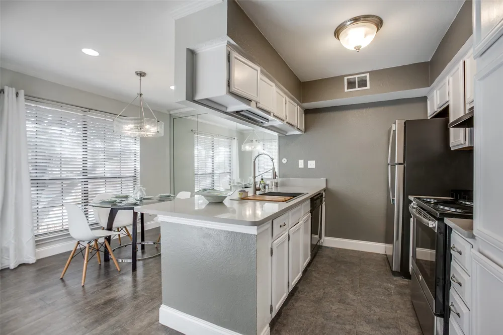 16301 Ledgemont Lane #202 Addison, TX 75001