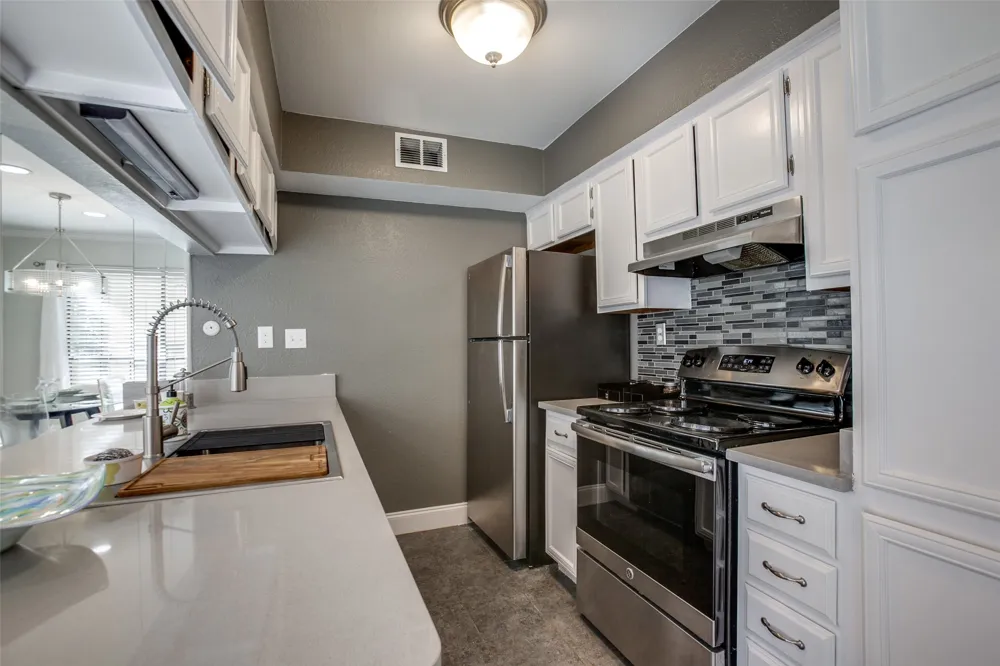 16301 Ledgemont Lane #202 Addison, TX 75001