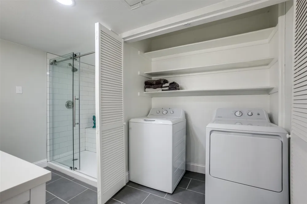 16301 Ledgemont Lane #202 Addison, TX 75001