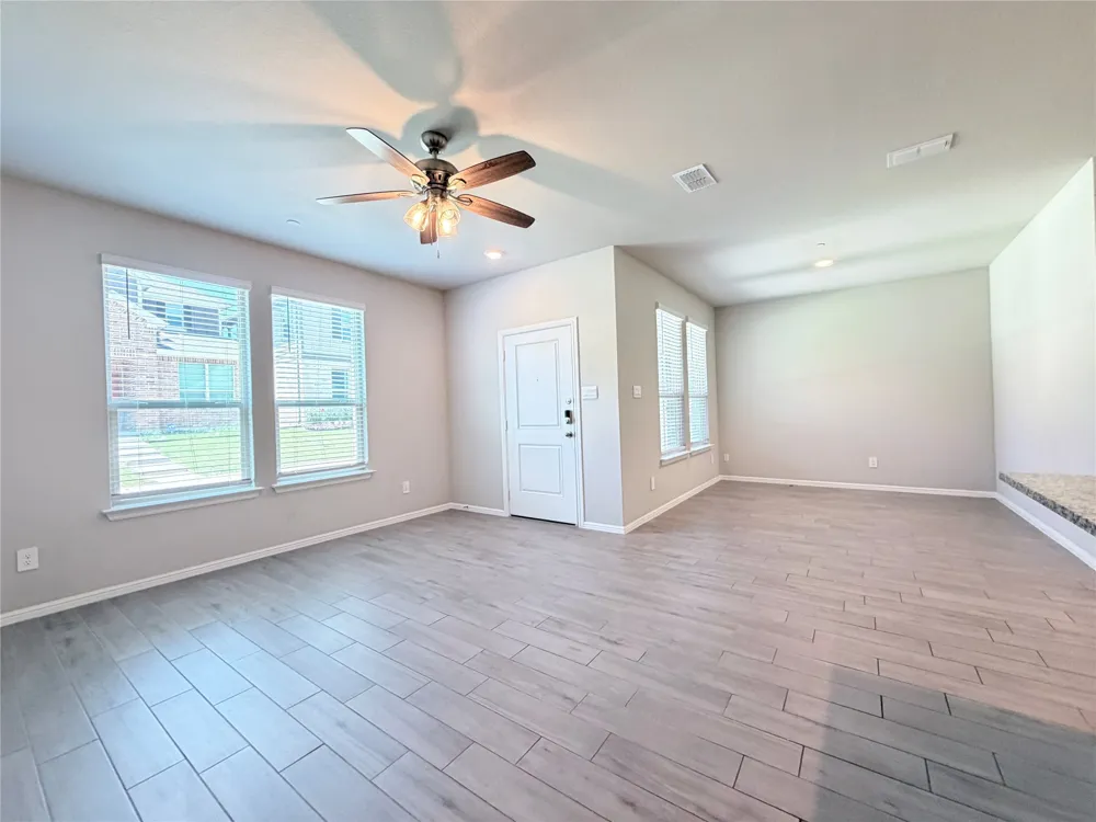 4808 Sparkling Pathway Haltom City, TX 76117