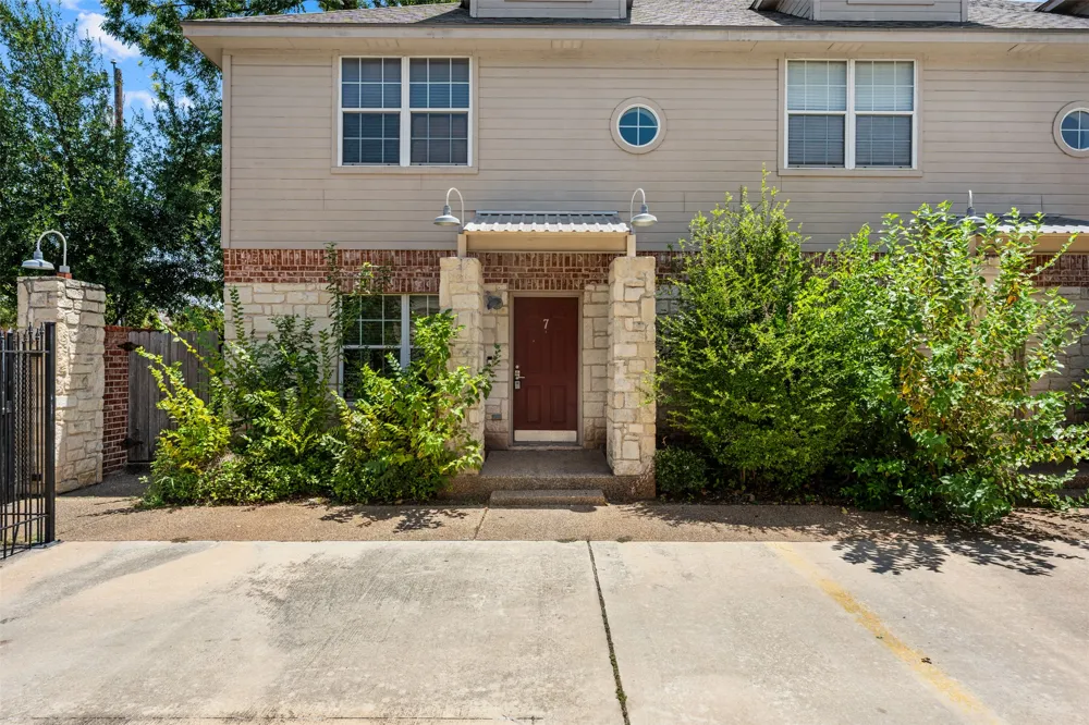 2101 S 7th Street Waco, TX 76706