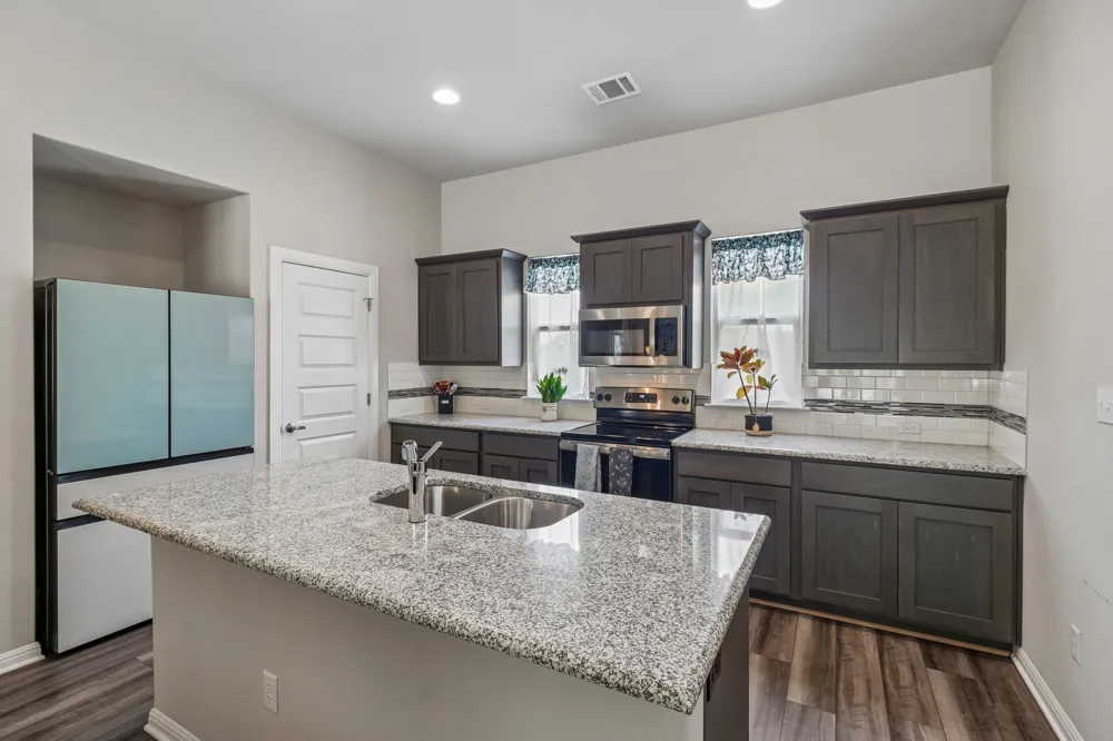 2701 Warren Cove Lago Vista, TX 78645