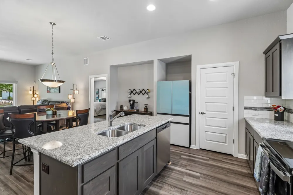 2701 Warren Cove Lago Vista, TX 78645