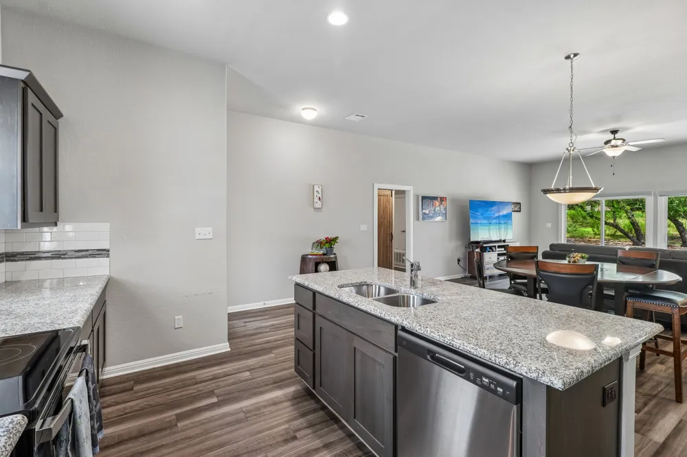 2701 Warren Cove Lago Vista, TX 78645