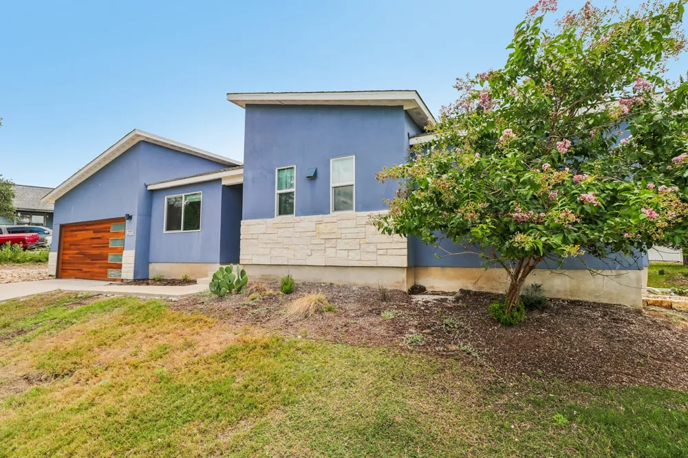 2701 Warren Cove Lago Vista, TX 78645