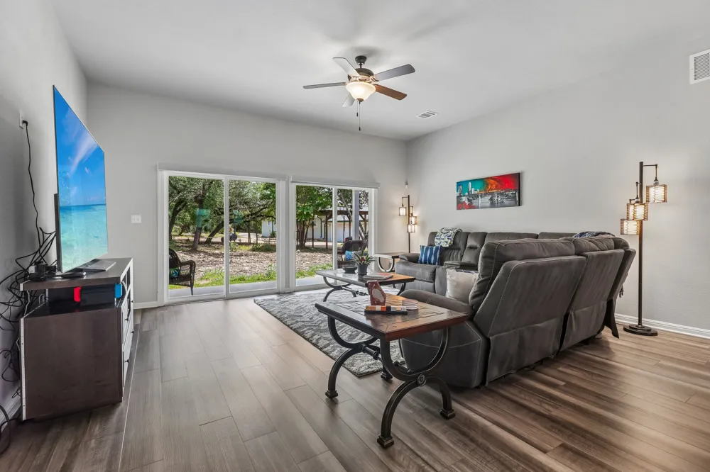2701 Warren Cove Lago Vista, TX 78645