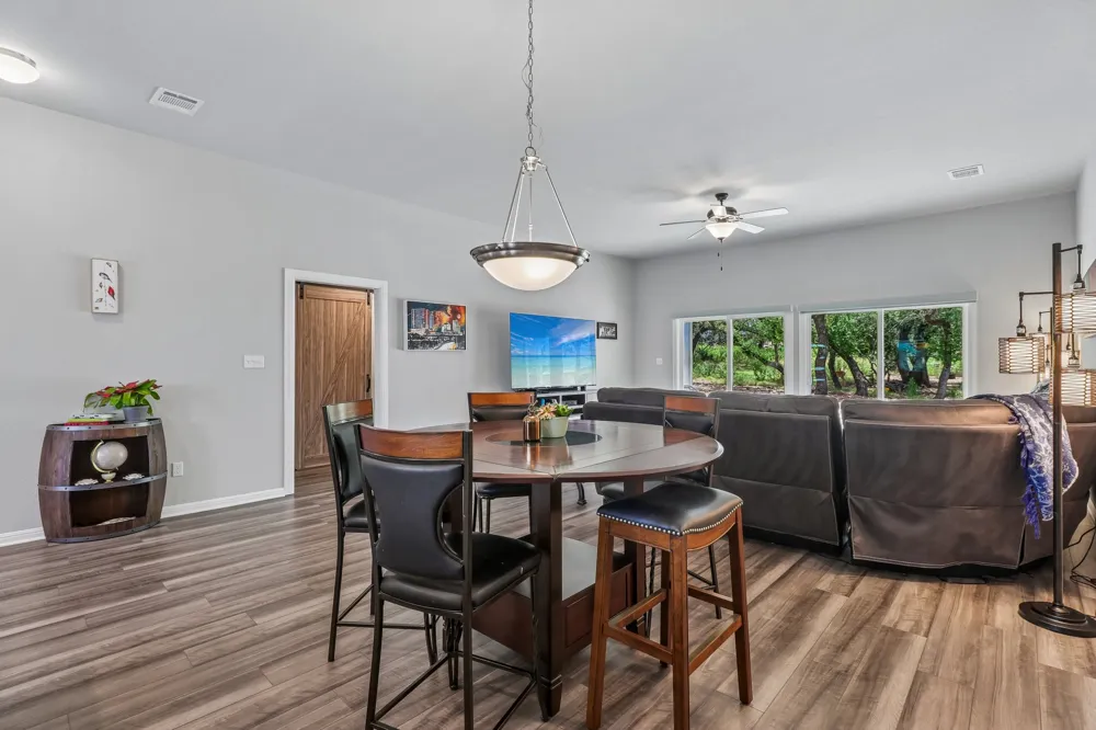 2701 Warren Cove Lago Vista, TX 78645