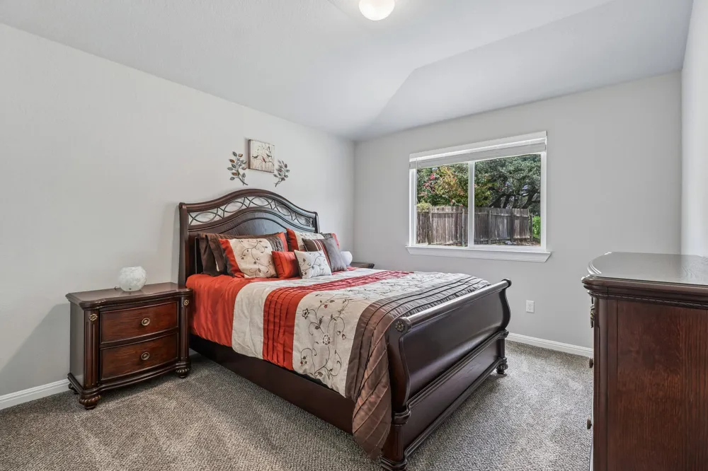 2701 Warren Cove Lago Vista, TX 78645