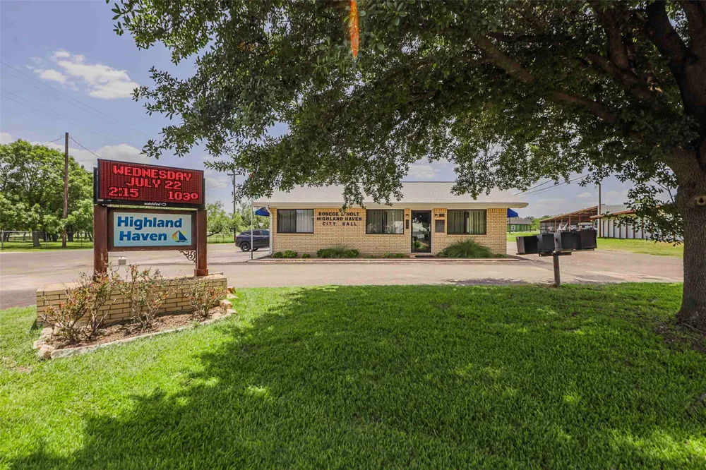 114 Wren Street Highland Haven, TX 78654