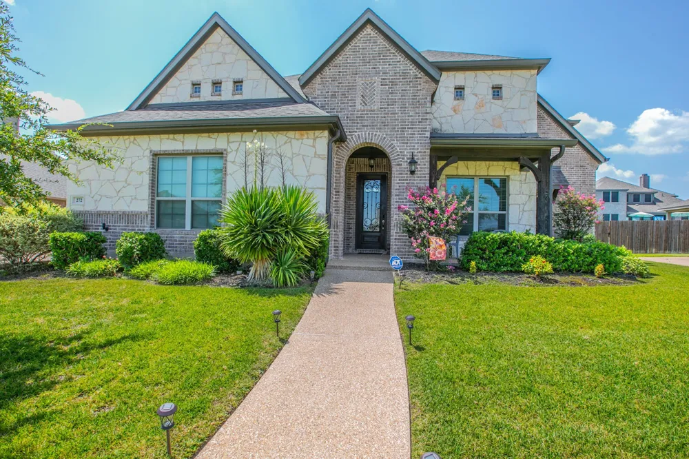 272 Big Creek Loop Hewitt, TX 76643
