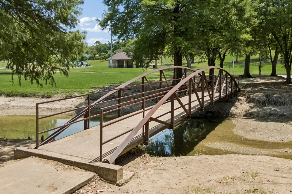 816 Premier Parkway Grand Prairie, TX 75051