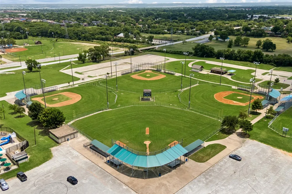 816 Premier Parkway Grand Prairie, TX 75051