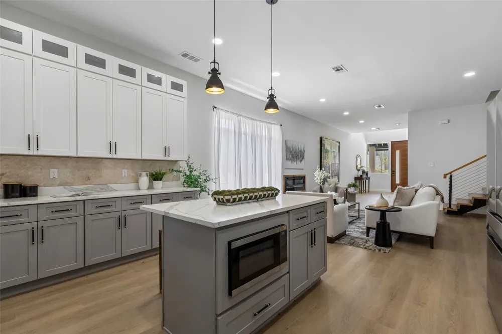 816 Premier Parkway Grand Prairie, TX 75051