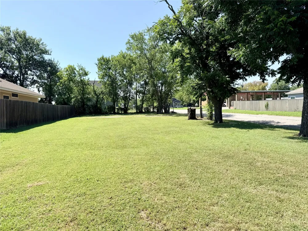 1301 E 6th Avenue Corsicana, TX 75110