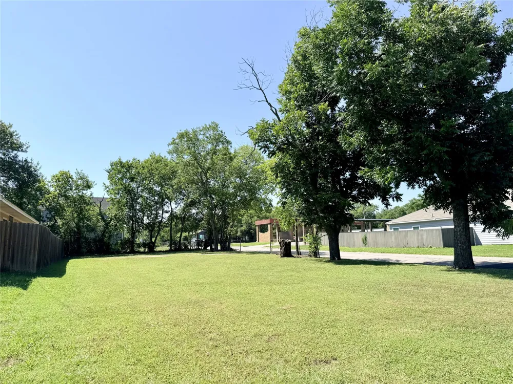 1301 E 6th Avenue Corsicana, TX 75110