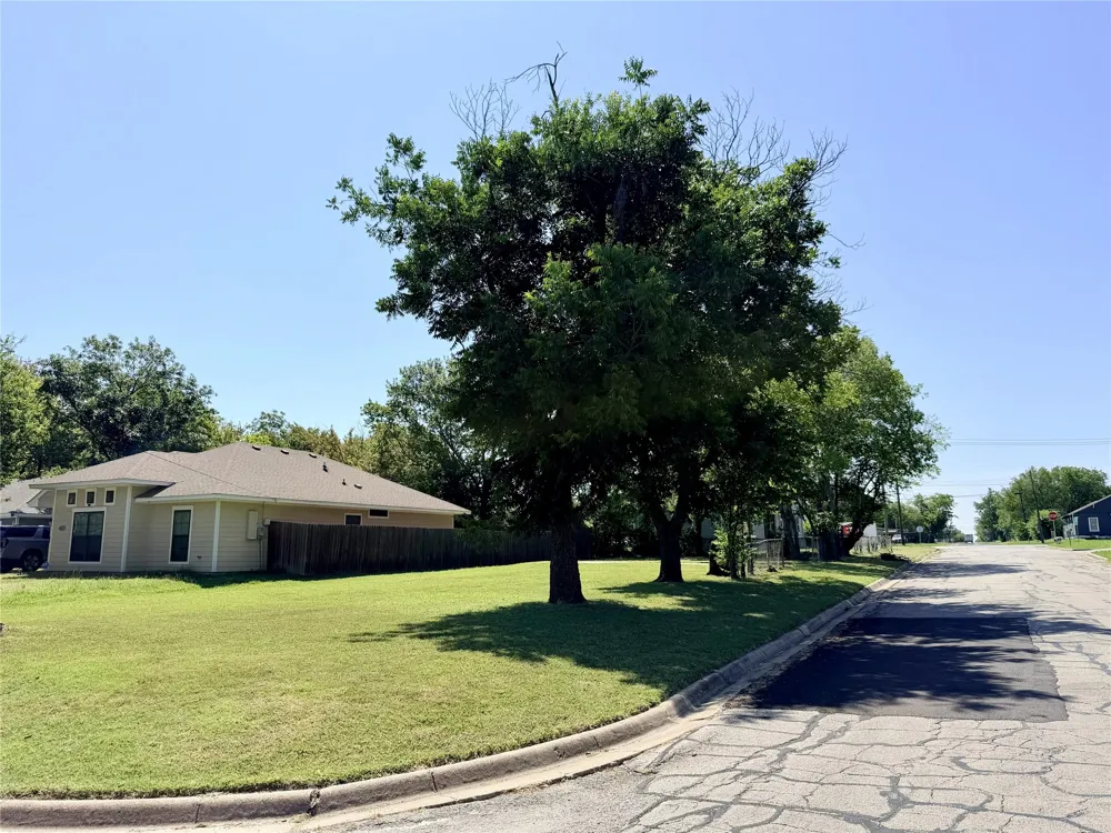 1301 E 6th Avenue Corsicana, TX 75110