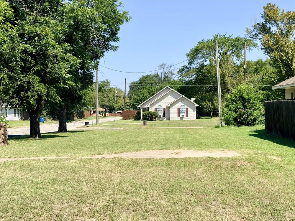 1301 E 6th Avenue Corsicana, TX 75110