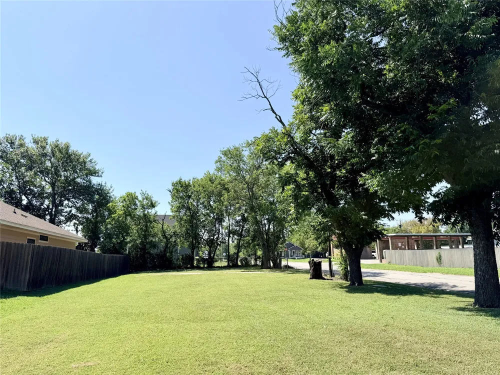1301 E 6th Avenue Corsicana, TX 75110