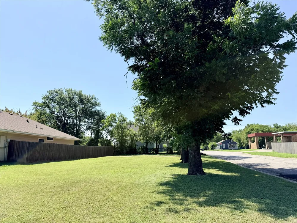 1301 E 6th Avenue Corsicana, TX 75110