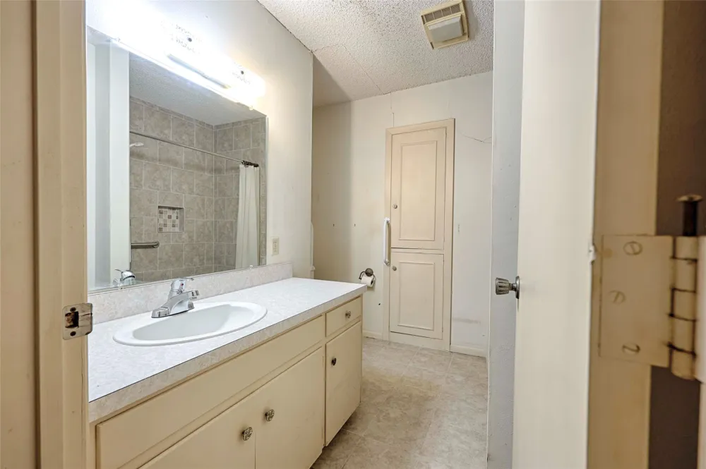 808 Herder Avenue Schulenburg, TX 78956