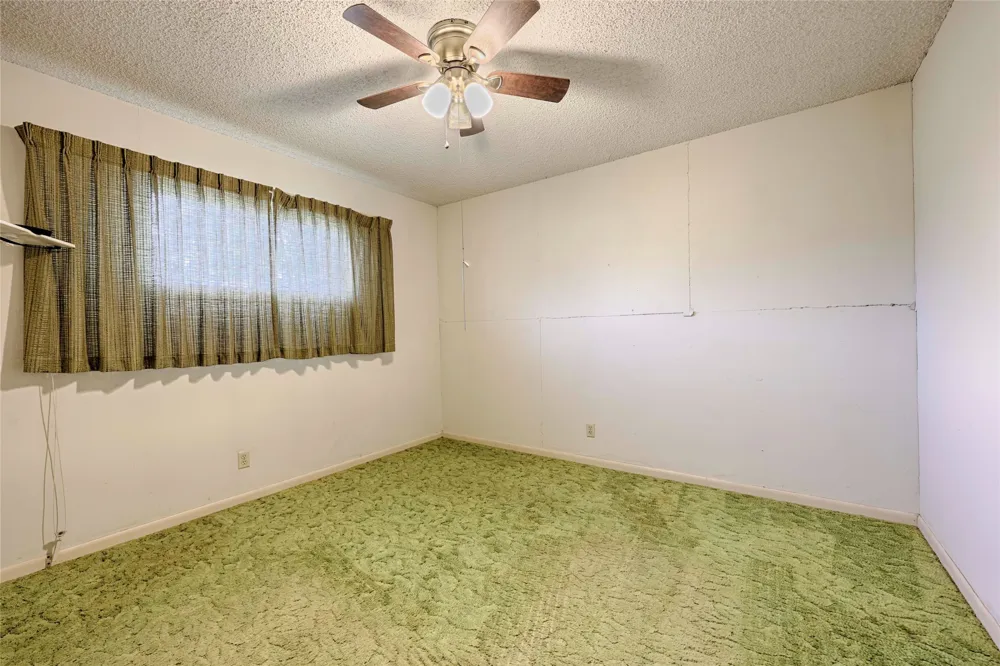 808 Herder Avenue Schulenburg, TX 78956