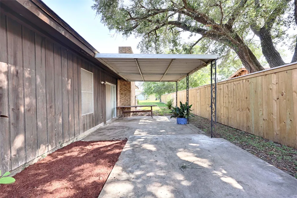 808 Herder Avenue Schulenburg, TX 78956