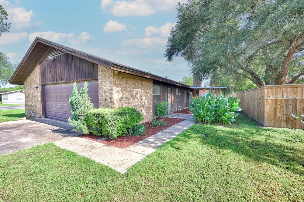 808 Herder Avenue Schulenburg, TX 78956