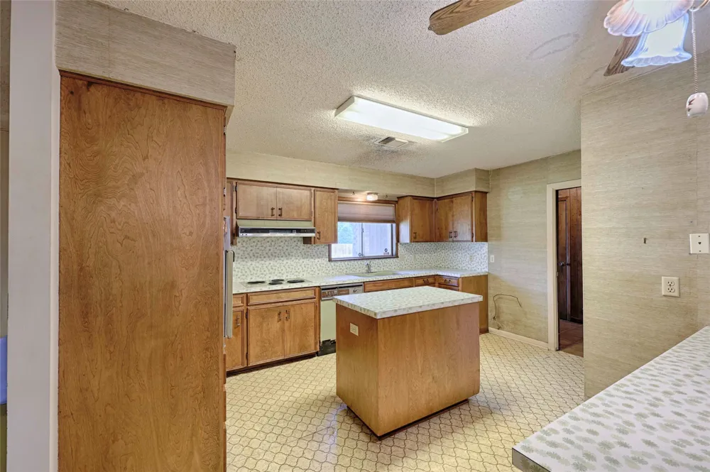 808 Herder Avenue Schulenburg, TX 78956