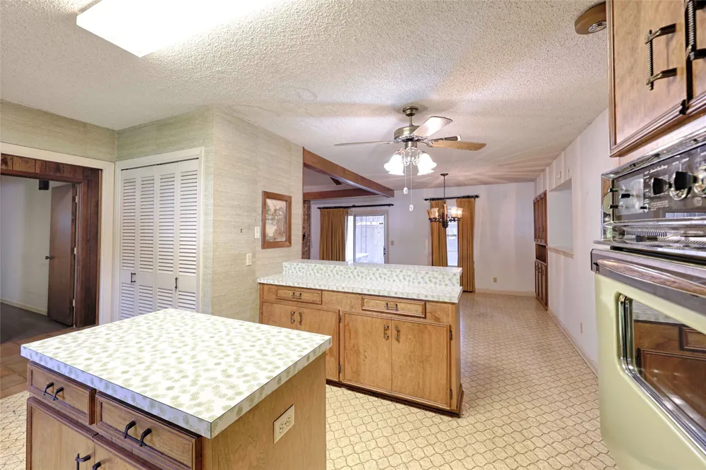 808 Herder Avenue Schulenburg, TX 78956