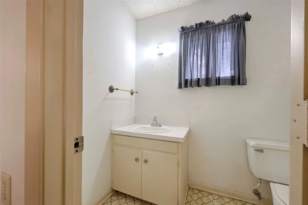 808 Herder Avenue Schulenburg, TX 78956