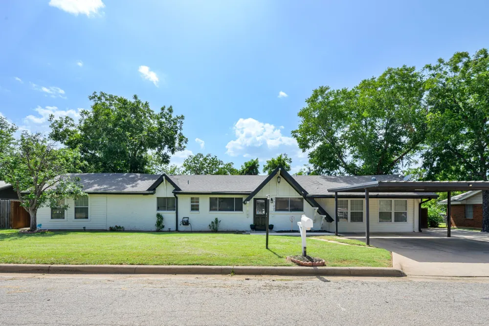 1702 SE 22nd Avenue Mineral Wells, TX 76067